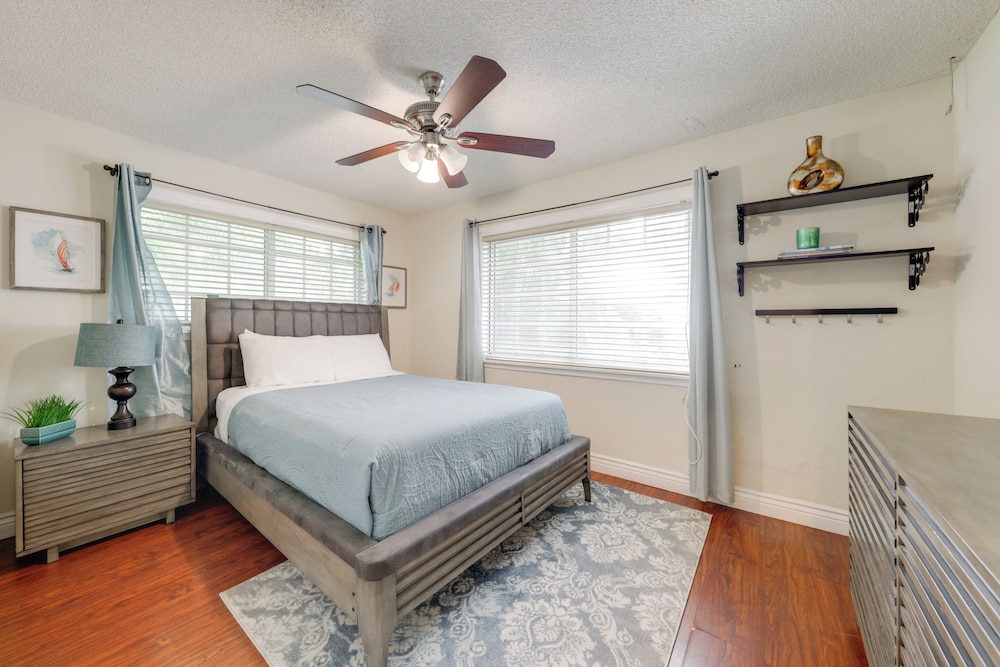 Fishing Dock & Canal Views: Fort Lauderdale Home!