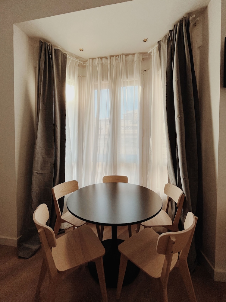 Apartamentos Express by gaiarooms