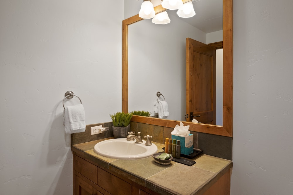Shooting Star Lodge at Deer Valley Resort - Two Bedroom Residence #103 2 Condo