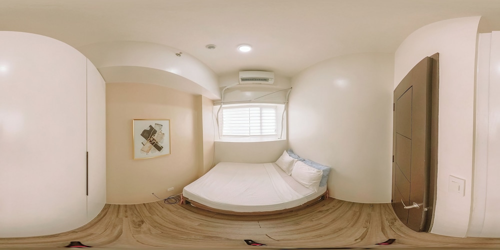 Room-spacious Barkada Gathering