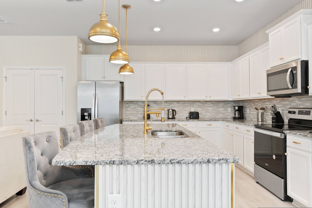 Brand NEW Luxury 10bedrooms At Windsor Island