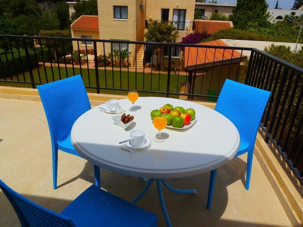 Light & Blue Gardens Apartments