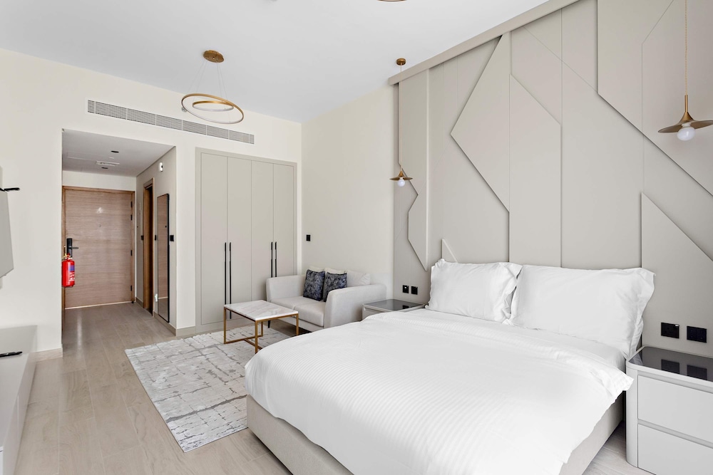 Charming Studio in Arjan With Pool and gym