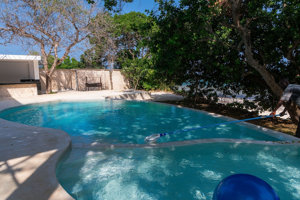 Coral Cove Diani Treehouses