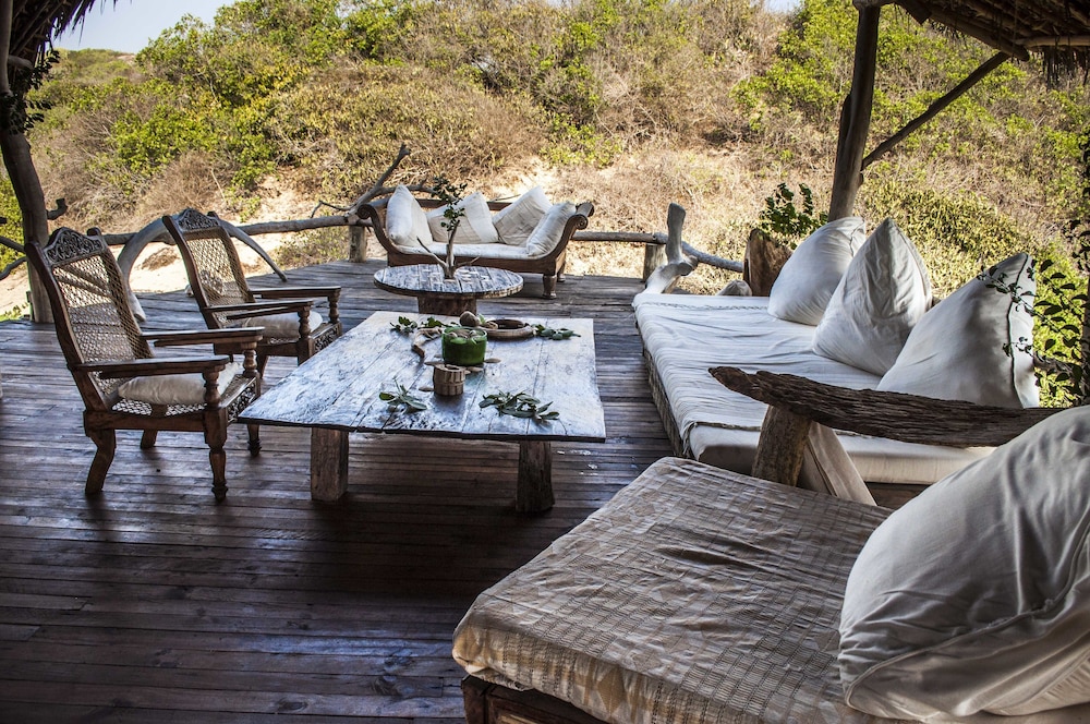 H12 Delta Dunes Lodge