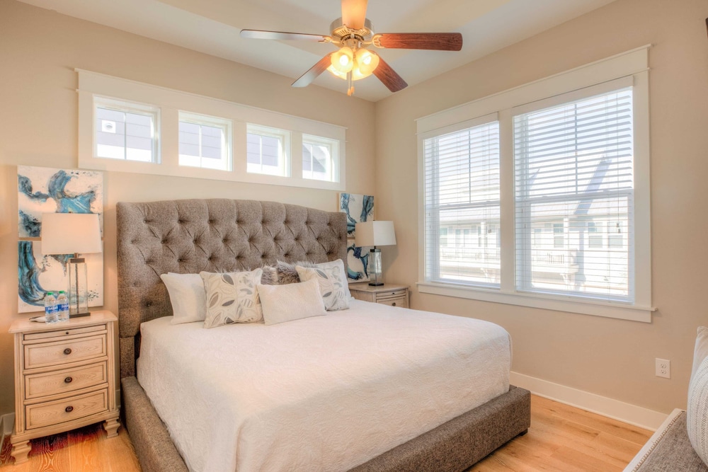 30A Sandpiper by Avantstay In Prominence, 2 Pools + Gym Access, 2 Bikes Incl