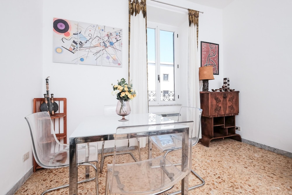Domus Linda in Roma With 1 Bedrooms and 1 Bathrooms