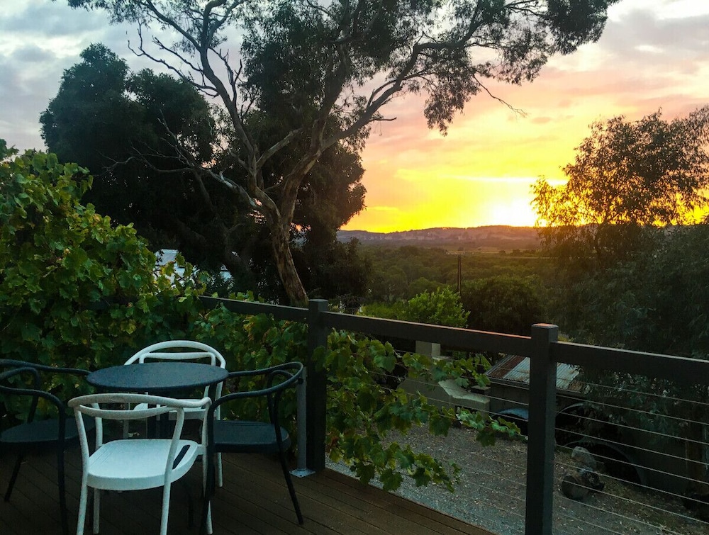 Karawatha Cottages B&B