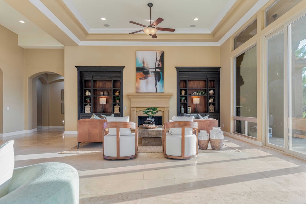 Hilltop Estate w/ Pool, Hot Tub, Fire Pit, Views Cleveland Vista by Avantstay