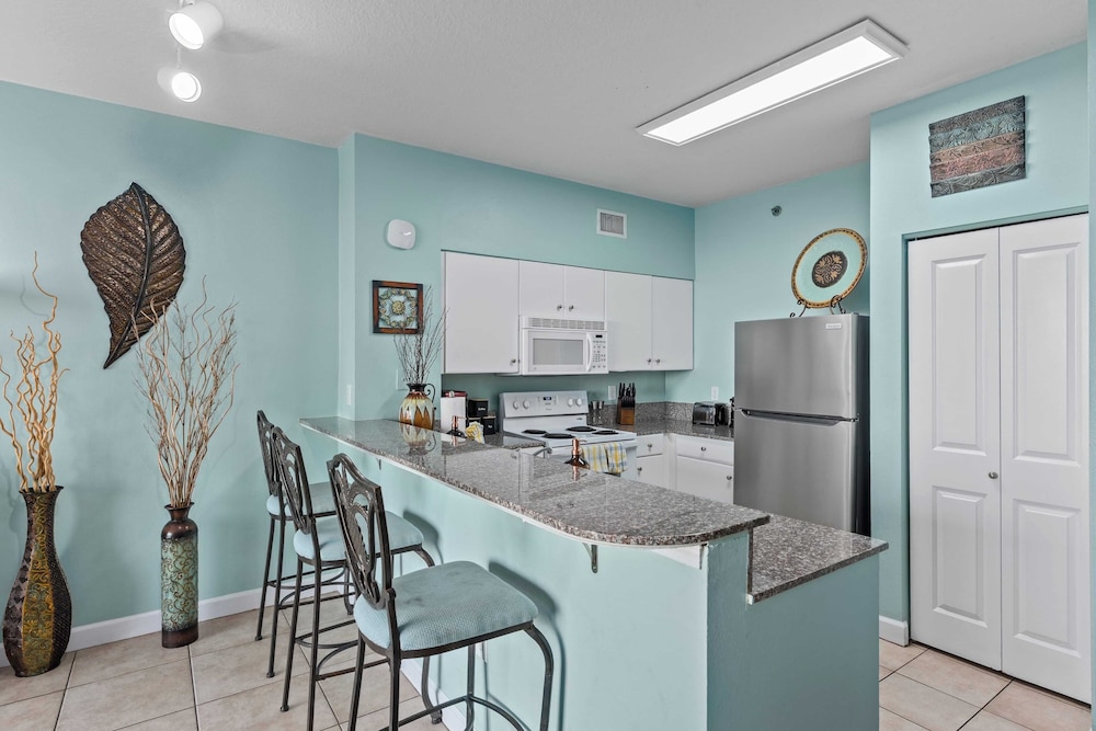 Relax at Panama City Beach Balcony, Parking, Walk to Dining