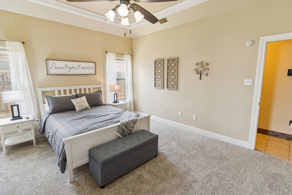 Gorgeous 4br Dakota Springs Home 3 Bedroom Home