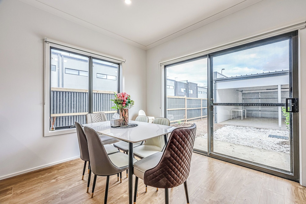 StayAU Fresh Modern 5BR Retreat Netflix in Berwick