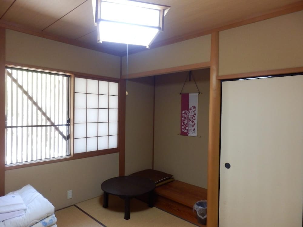 Yuwaku Guesthouse - Hostel