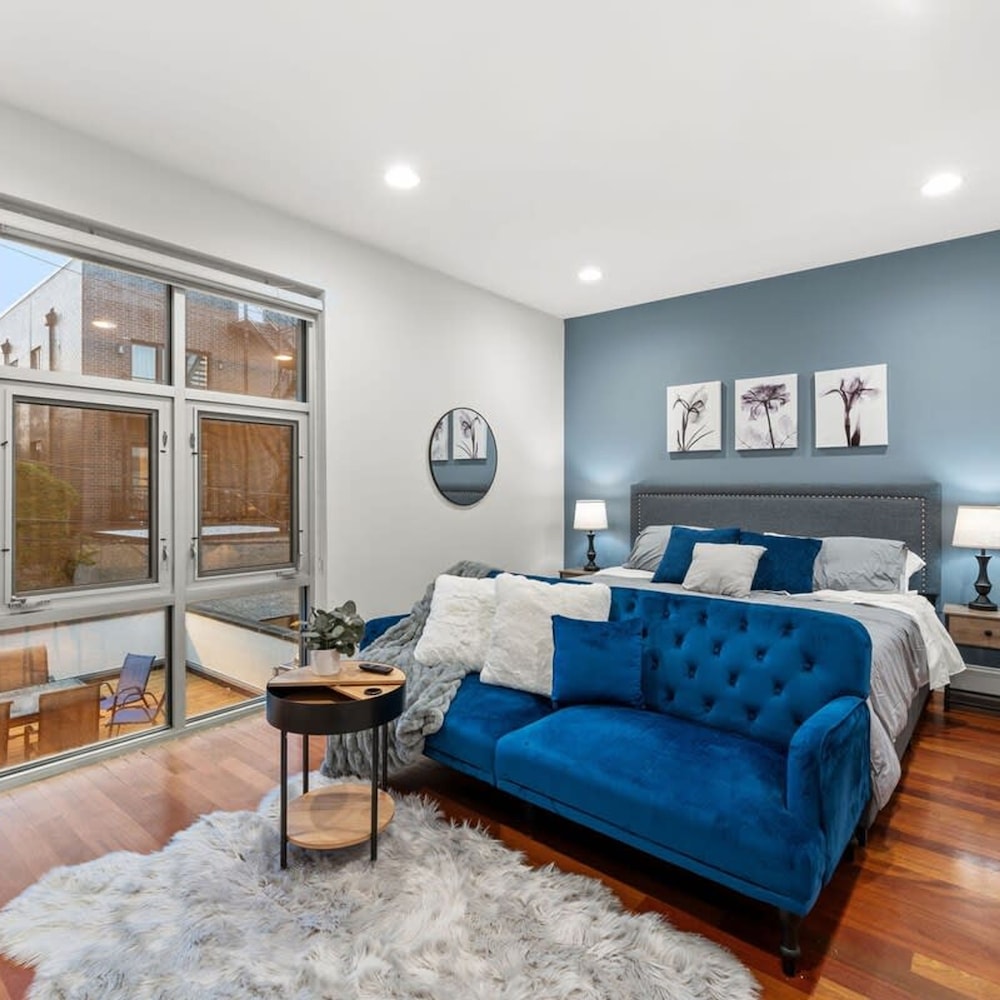 Luxurious 8 Bed Retreat State of the Art Theater