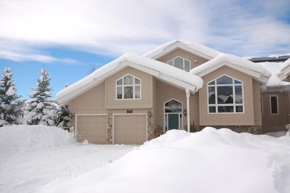 Heart of the Valley - Property Image 2