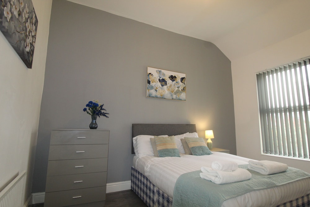Sefton House by Smart Corporate Stays
