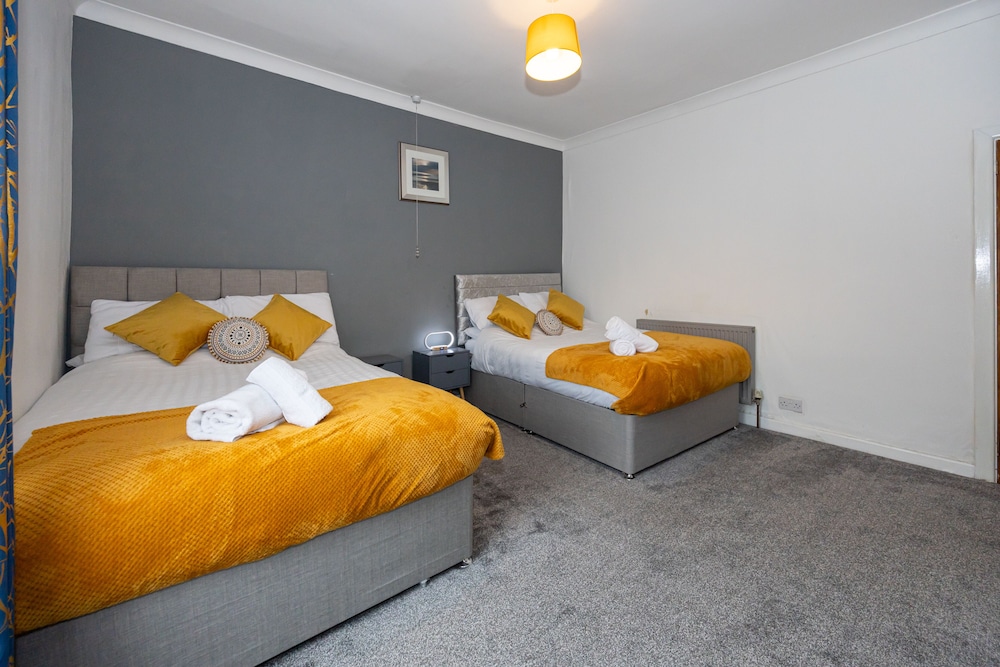 Captivating 2-bed House in Blackburn view 4