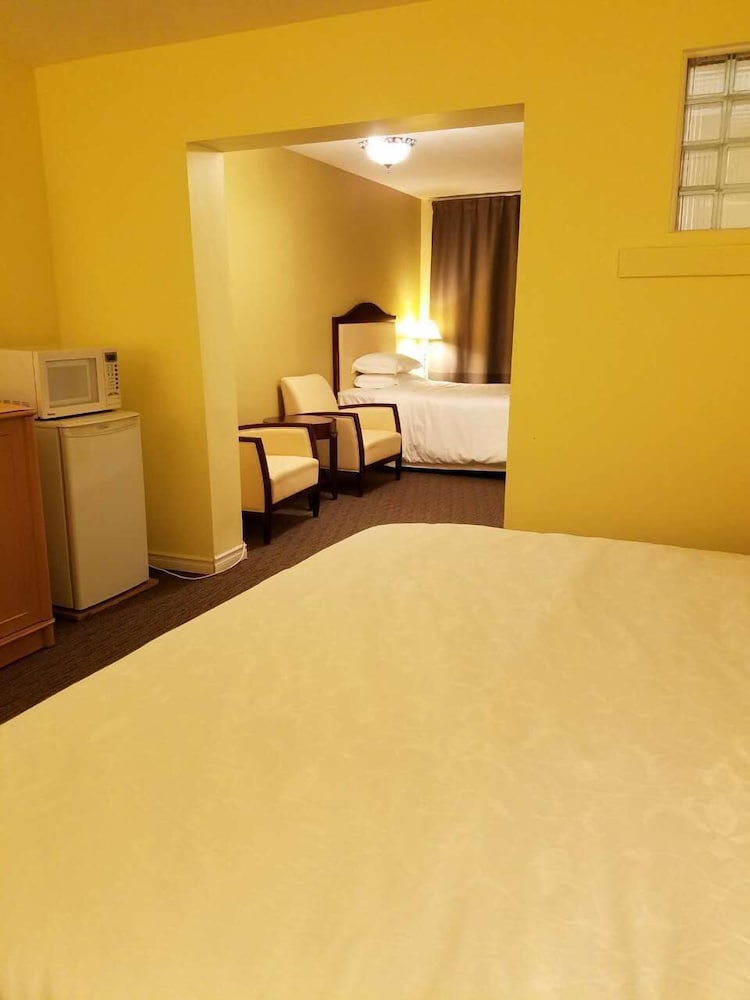 7 West Motel