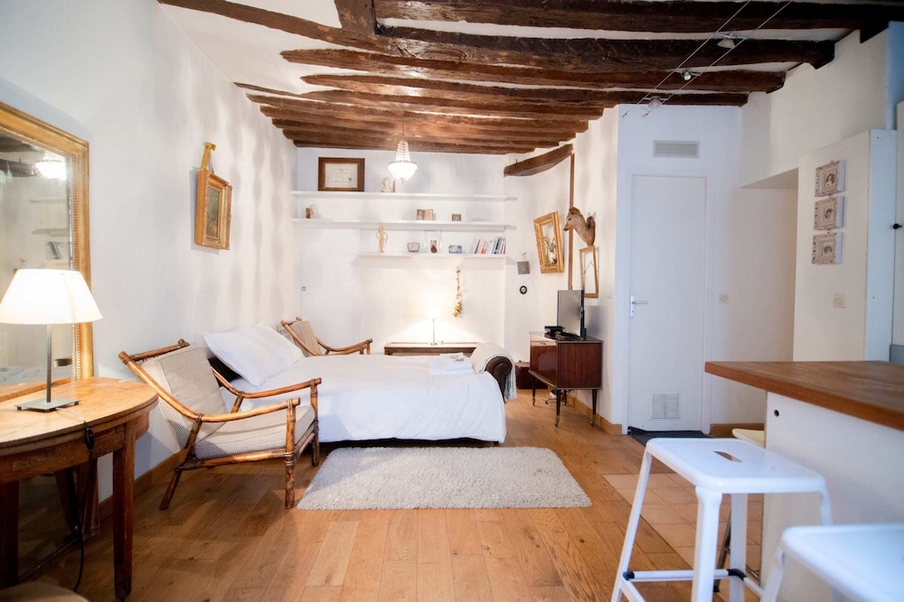 Bright and Spacious Notting Hill Nest