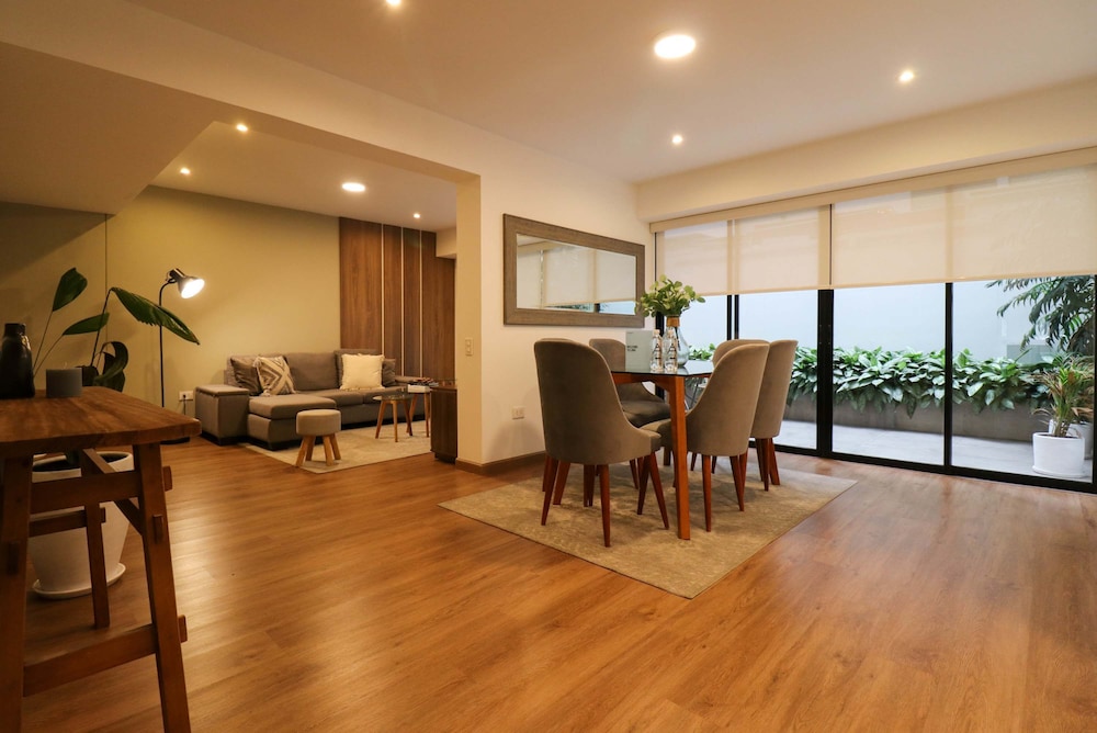 w Monochromatic 2BR w Terrace in Miraflores
