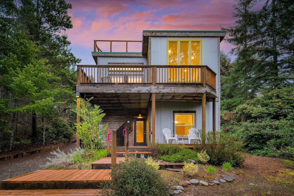 Buttercup Bay Hideaway by Avantstay Cozy Escape w Fire Pit Walk to Beach