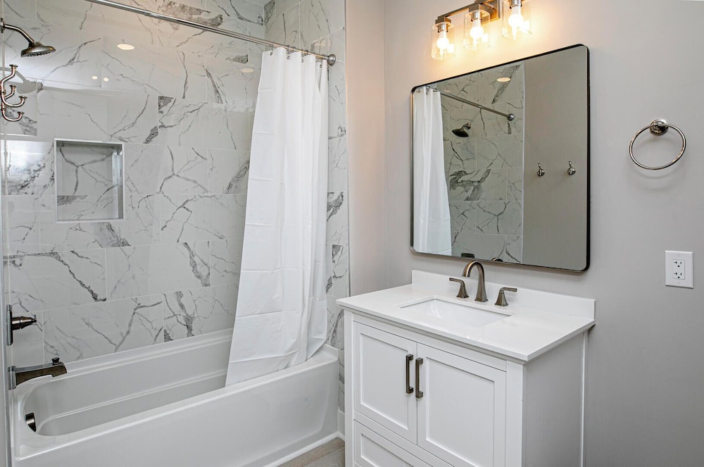 Experience Modern Coastal Living in This Beautifully Designed 4-bed, 4-bath Home