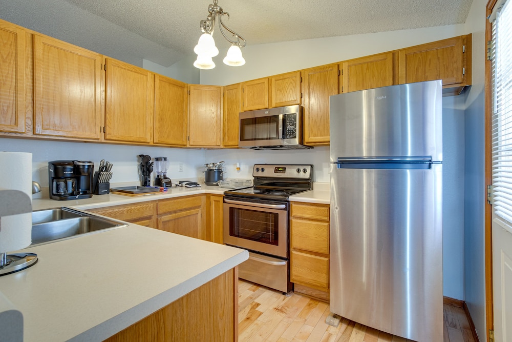 Patio, Grill, Yard: Pet-friendly Denver Home!
