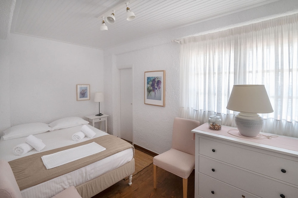 Seafront Pouletis Family Aeraki Nest With Pool
