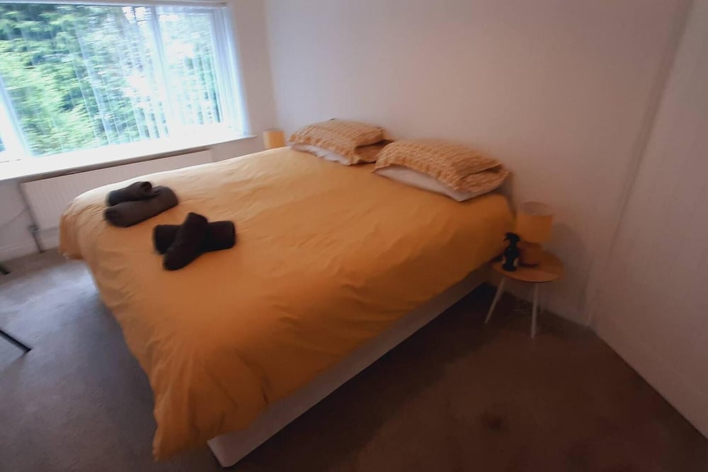 Beautiful Modern 3-bed House in Birmingham view 2