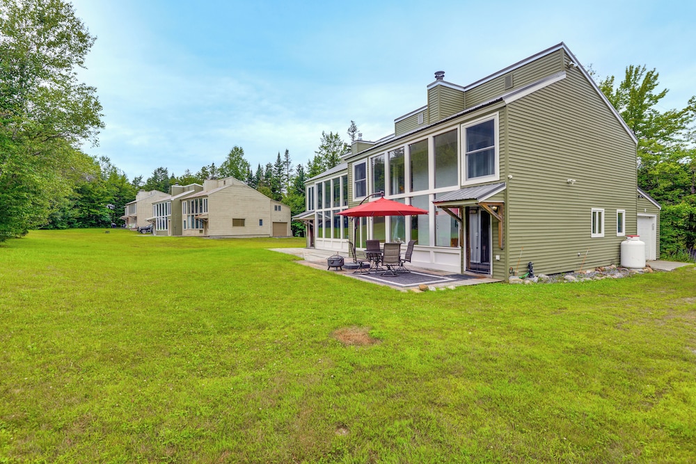 West Dover Townhome: Hot Tub, 2 Mi to Mount Snow!