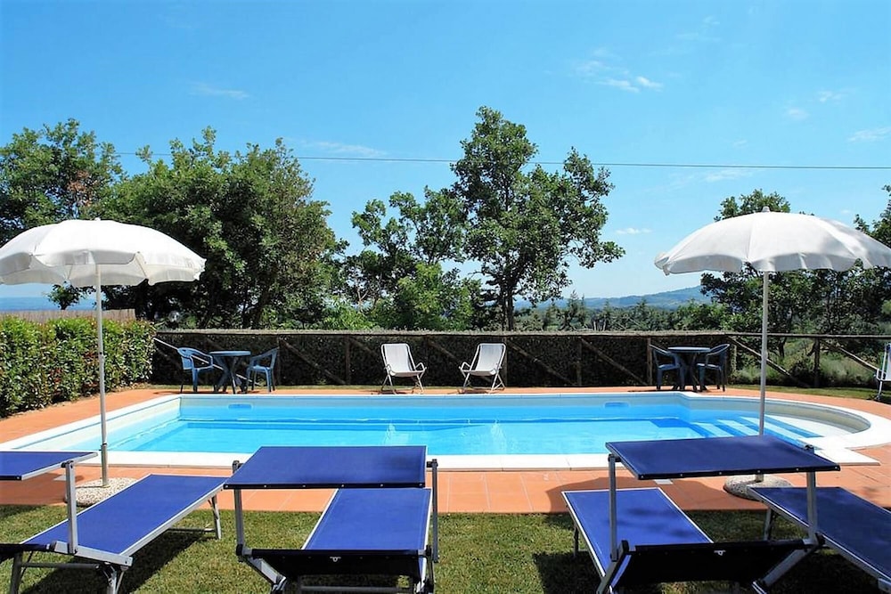 Olivo Pool Chianti Thermal Baths view 2