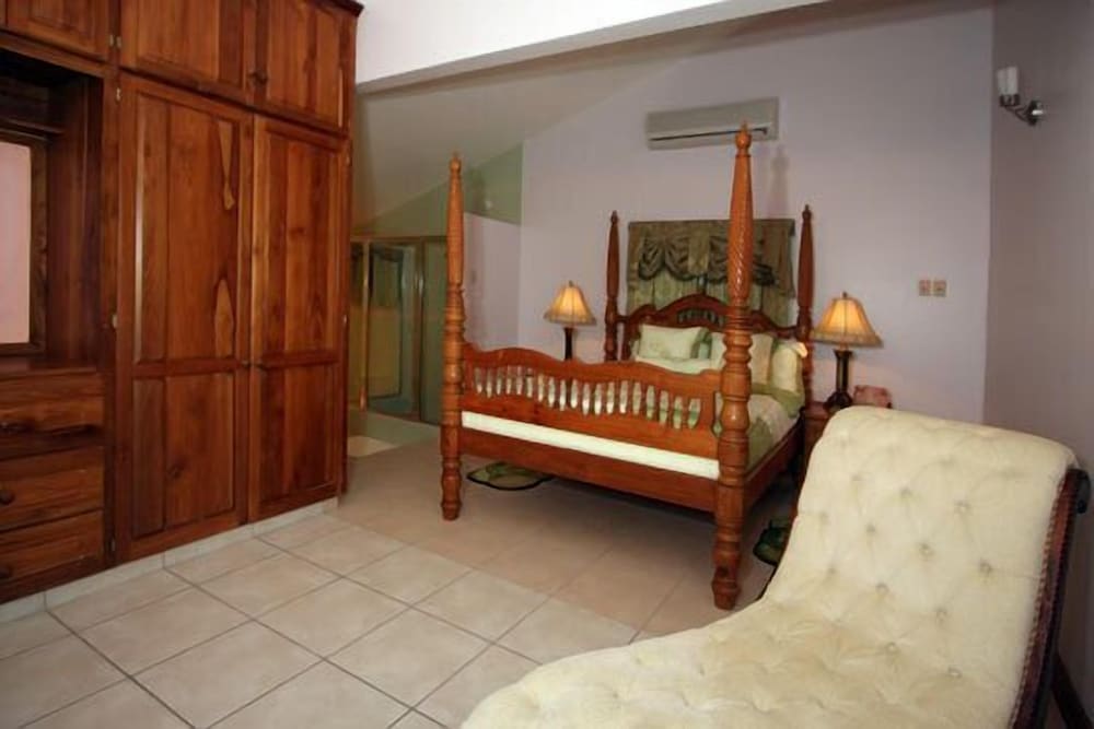 Sheppy's Den Villa