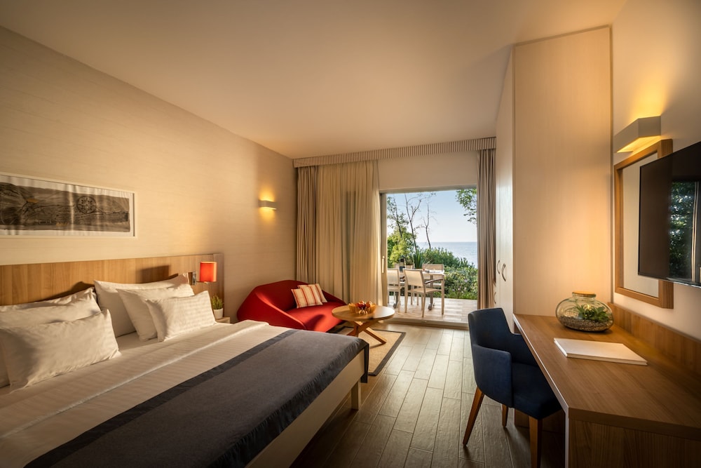 Isabella Island Hotel & Villas