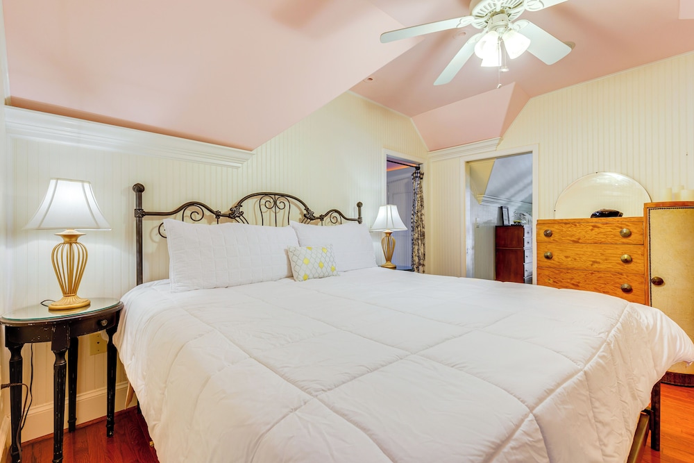 Walkable Home Near Beach & Downtown Fairhope!