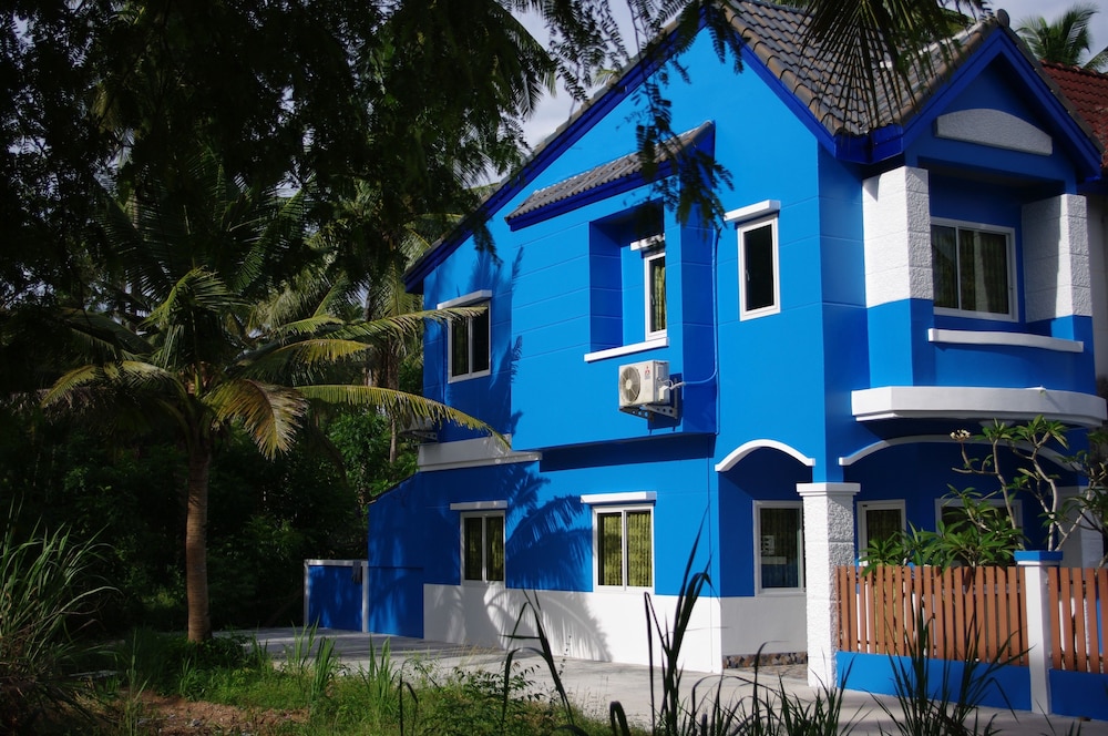 Blue Beach Bungalow