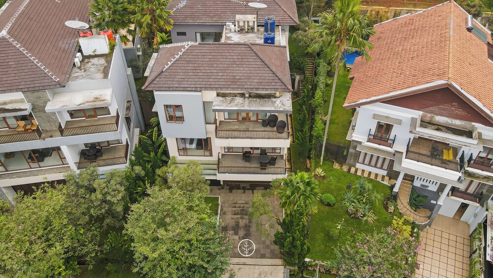 Oyama City View 4BR Villa with a Heated Pool