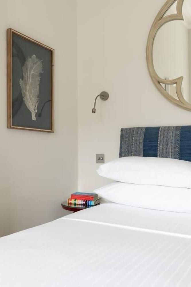Coleherne Road III by Onefinestay