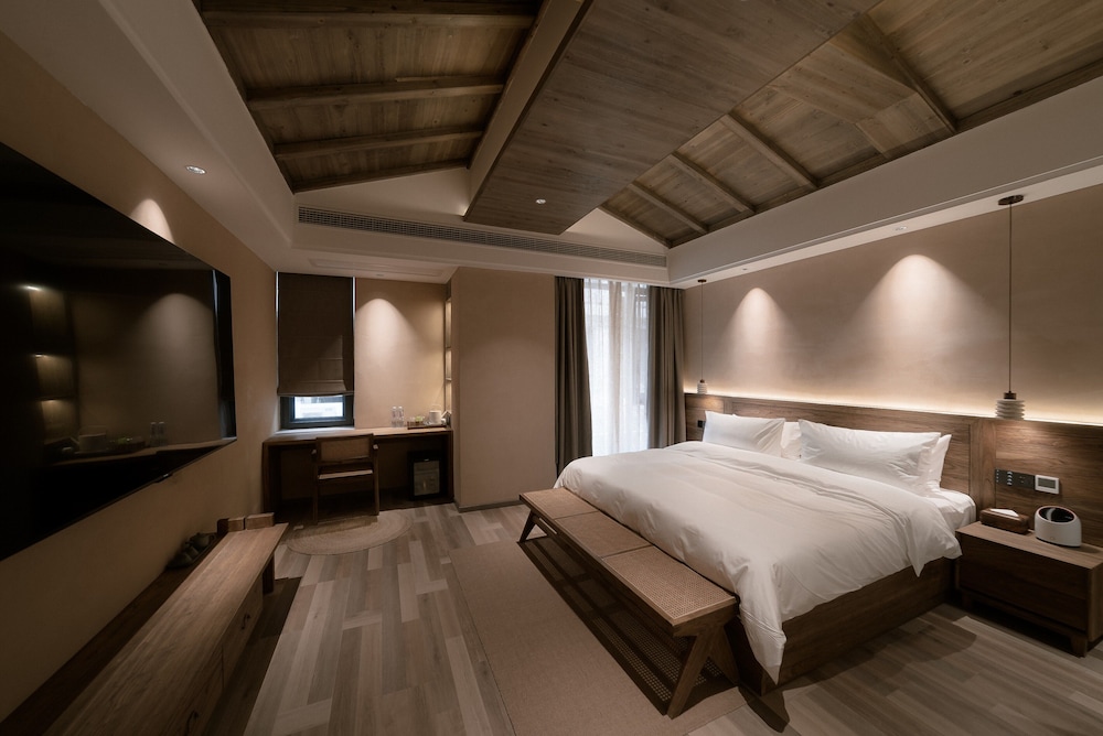 Shishe Spring Designer Homestay