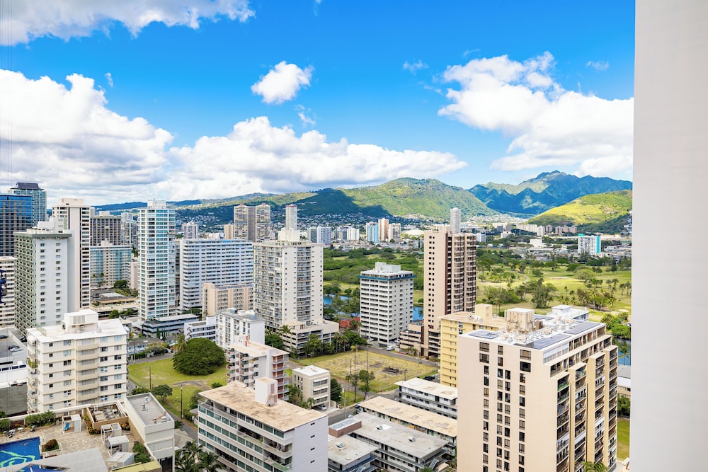 High Floor Ocean View Condo (King Bed and Parking): other photo