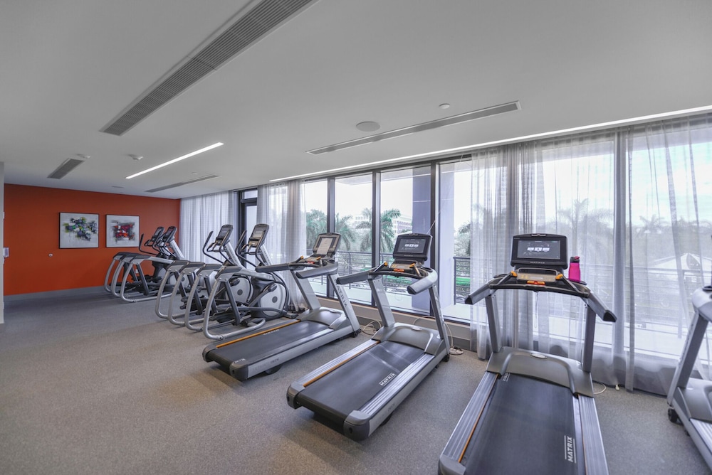 Spacious 2-Bedroom Condo at Doral Park