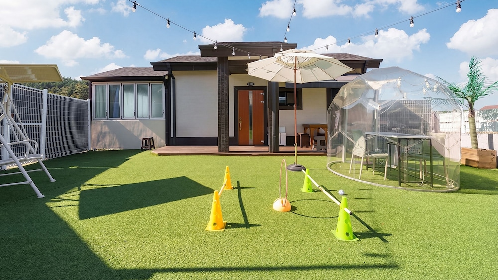 Taean Holy Dog Pool Villa
