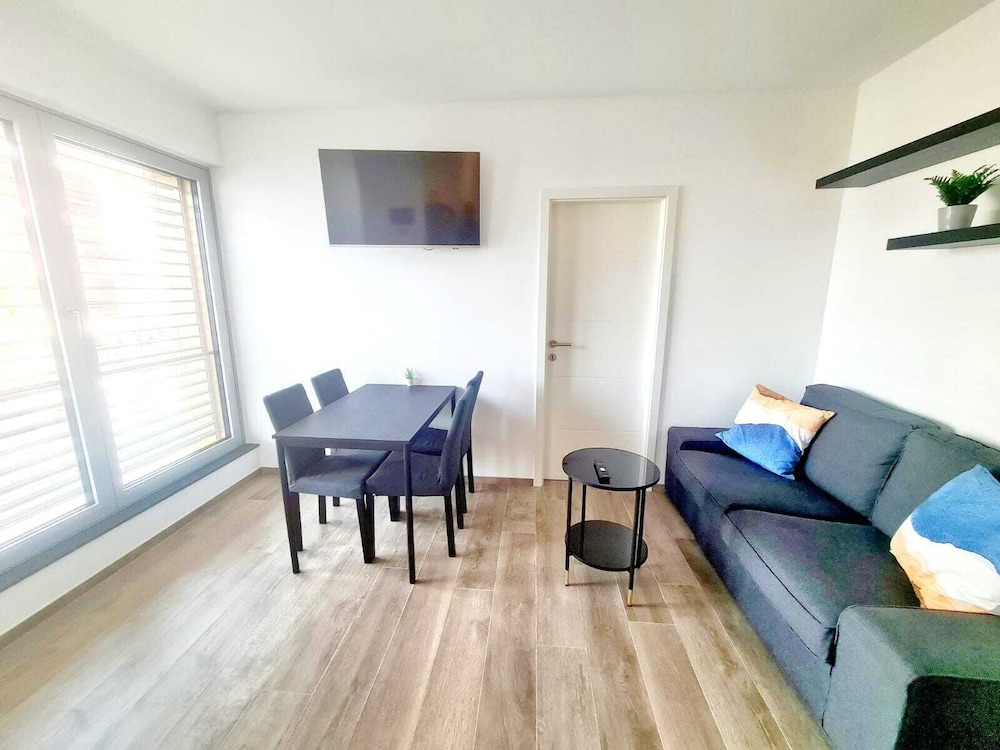 Luxury 1 bedroom with Parking view 5