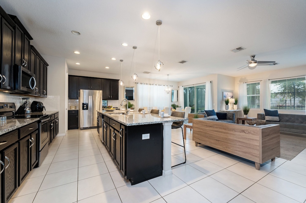 Stunning Sunsets & Private Pool 7BD