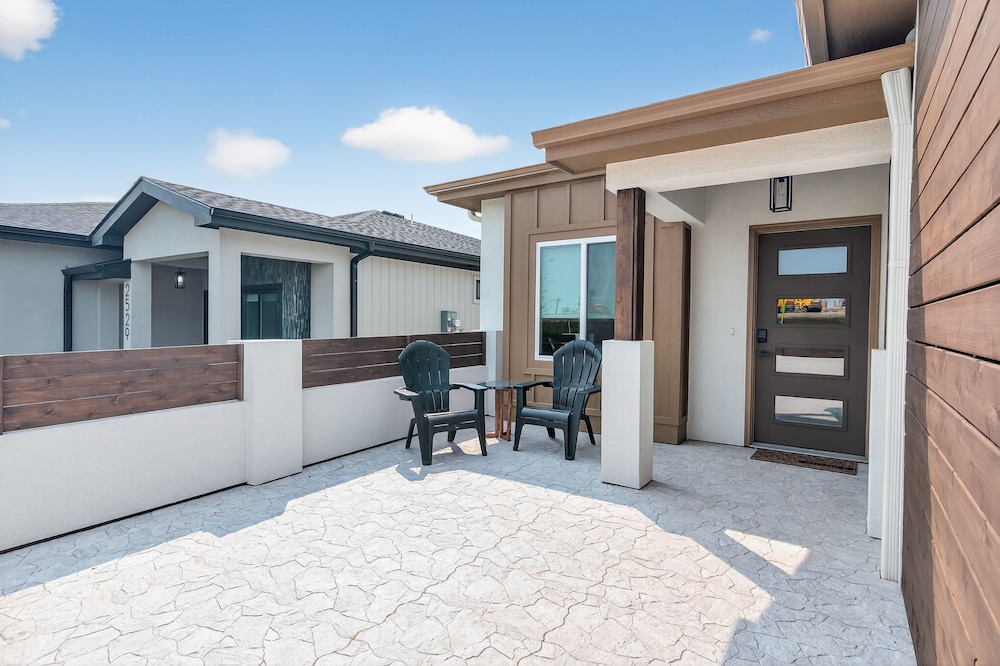Plush & Roomy - Perfect For All Ages Near Ku & Kc 3 Bedroom Duplex