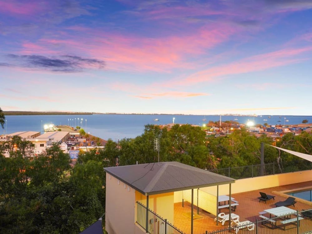 Waterfront Retreat Sea Views - Huge Pool - BBQ - Image 4