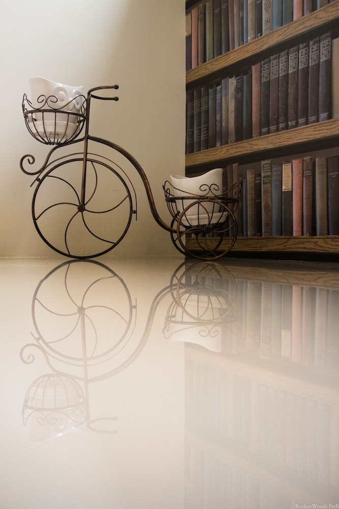 Books & Woods B&B