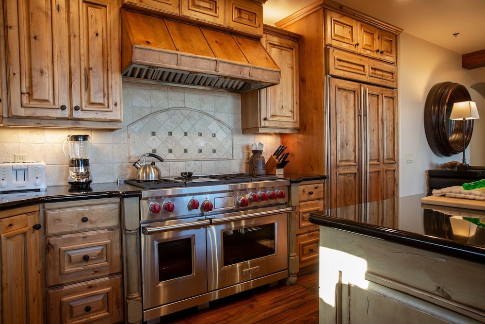 Grand Lodge - Penthouse #406 - Ski-in/out 5 Bedroom Condo