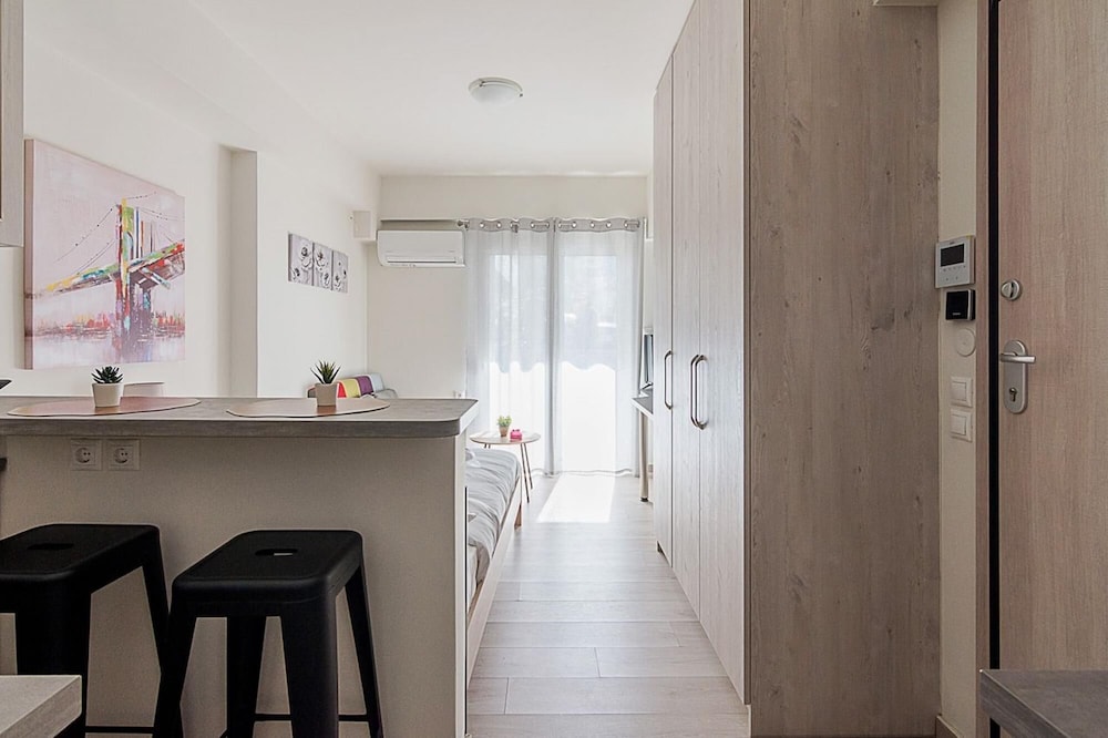 Modern Athens Studio by Cloudkeys en Athens — hotel room