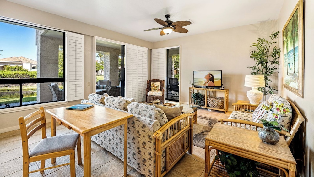 Spacious Hawaiian Unit w/ Lagoon View - AC & Wifi - Vrkcv
