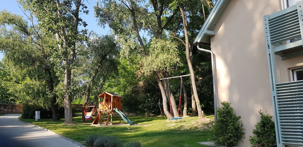 Kenese-Völgye Villahotel